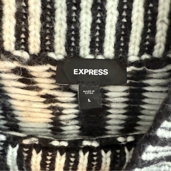 Express Monochrome Knit Turtleneck Sweater, Size L, Offers Welcome - Picture 5 of 8